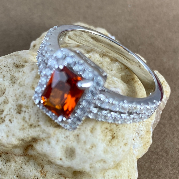 Fire Garnet & CZ Set in 925 Silver Modernist Ring - Picture 5 of 5